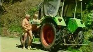 Dru Berrymore fucks with a grandpa - porn video