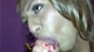 tranny gives good head - porn video